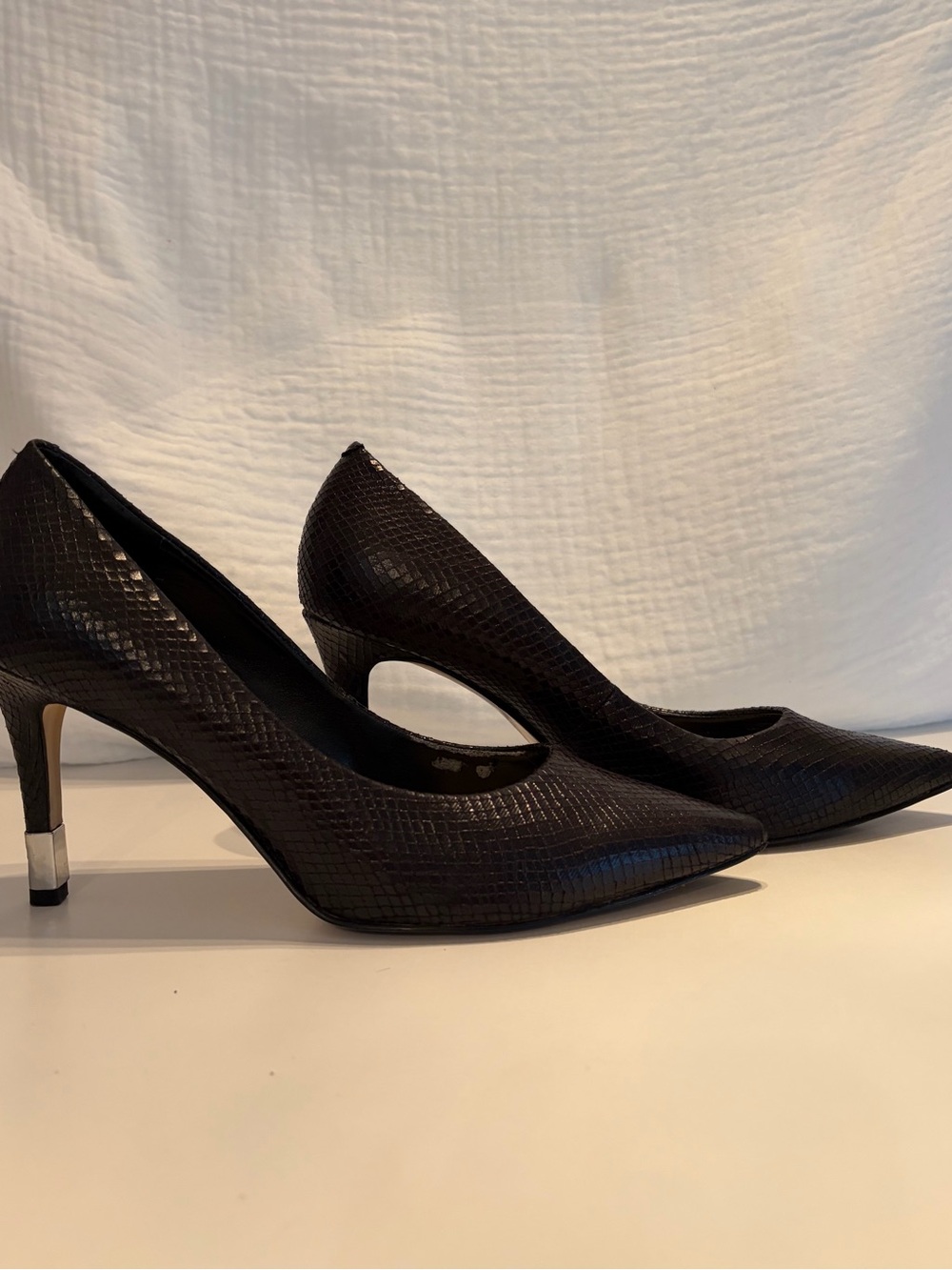 Guess Black Textured Pointed Toe Pumps